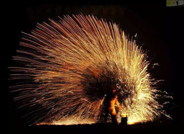 五穀豊穣や豊かな暮らしへの願いが込められた伝統芸能、打樹花(何さん特別編)